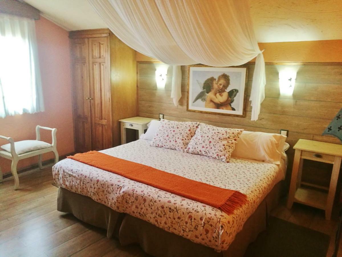Apartamentos Melchor De Linan Torrelaguna Exteriör bild